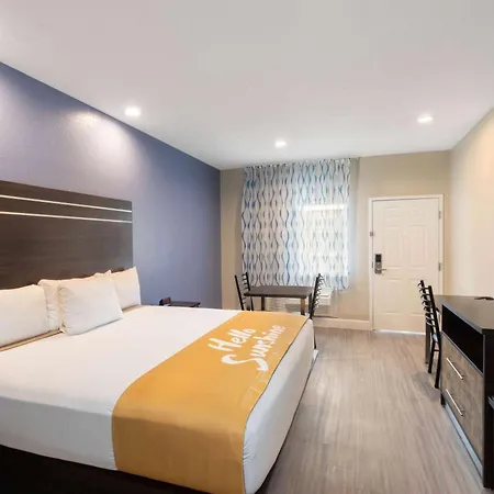 Days Inn & Suites By Wyndham La Porte